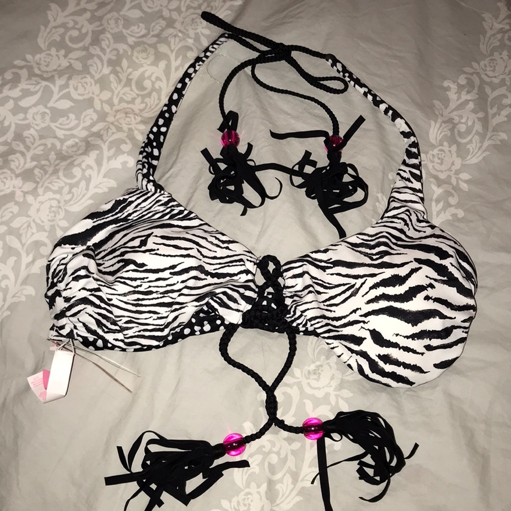 Beautiful reversible Victoria’s Secret bikini top
